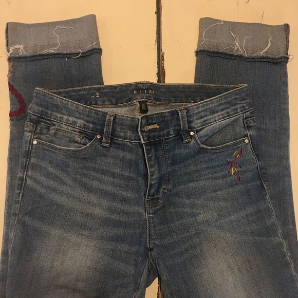 Size 2 White House Black Market cropped blue jeans the slim crop - Picture 3 of 9